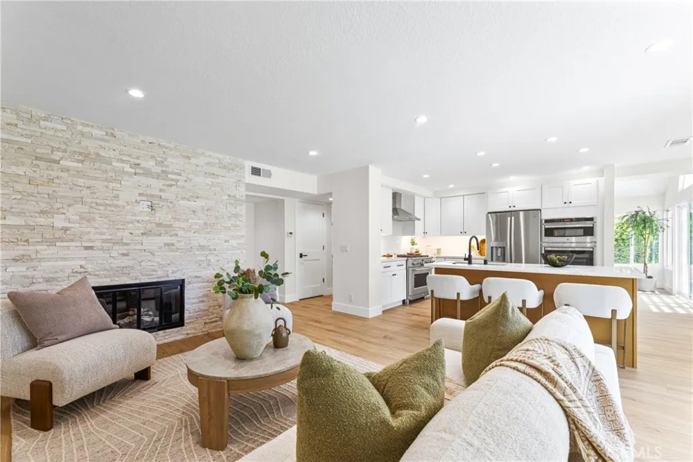 8 Del Rey #17 Irvine, CA 92612