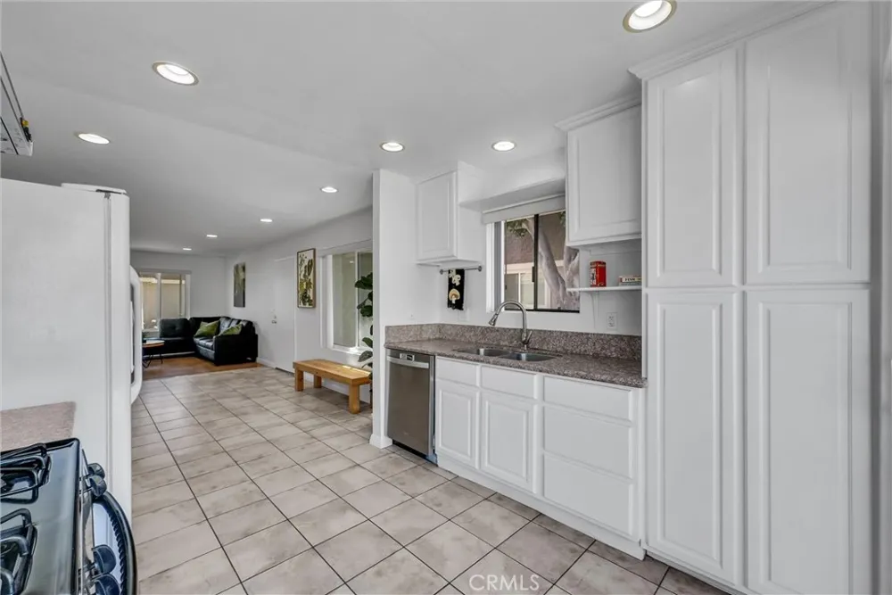 2142 W Liverpool Lane Anaheim, CA 92804
