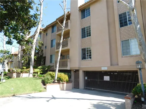 1616 S Barrington Avenue #204