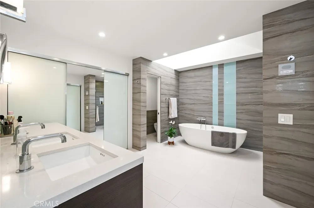 17 Rippling Stream Irvine, CA 92603