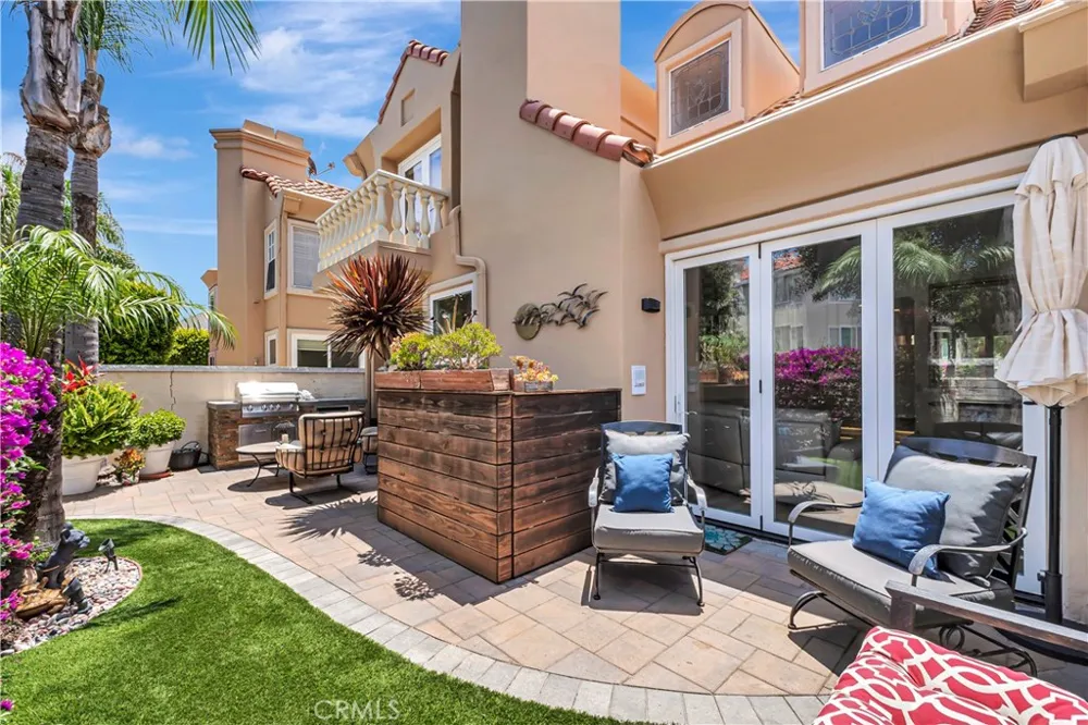 6111 Greenbrier Drive Huntington Beach, CA 92648