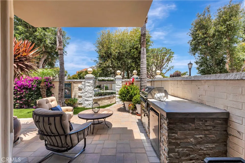 6111 Greenbrier Drive Huntington Beach, CA 92648