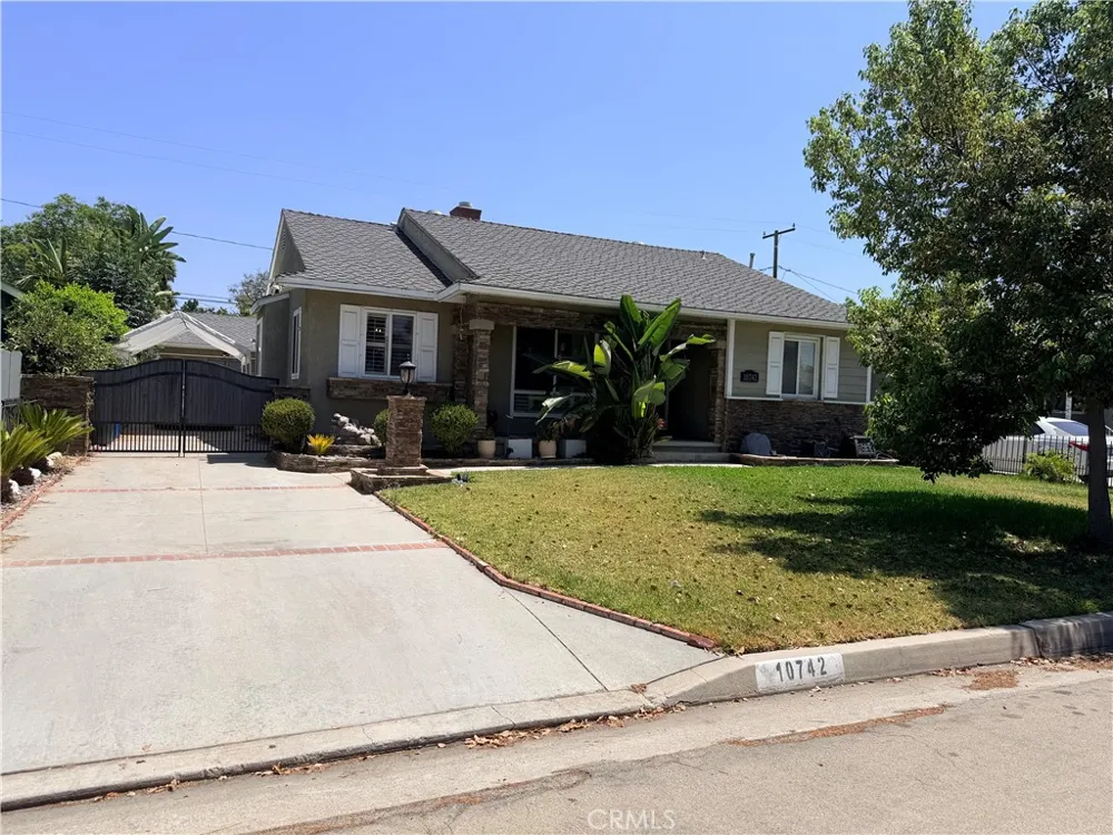 10742 Virginia Whittier, CA 90603