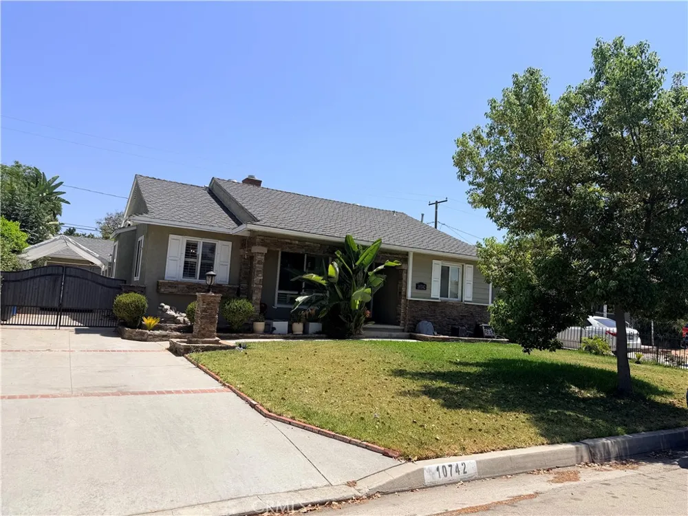 10742 Virginia Whittier, CA 90603