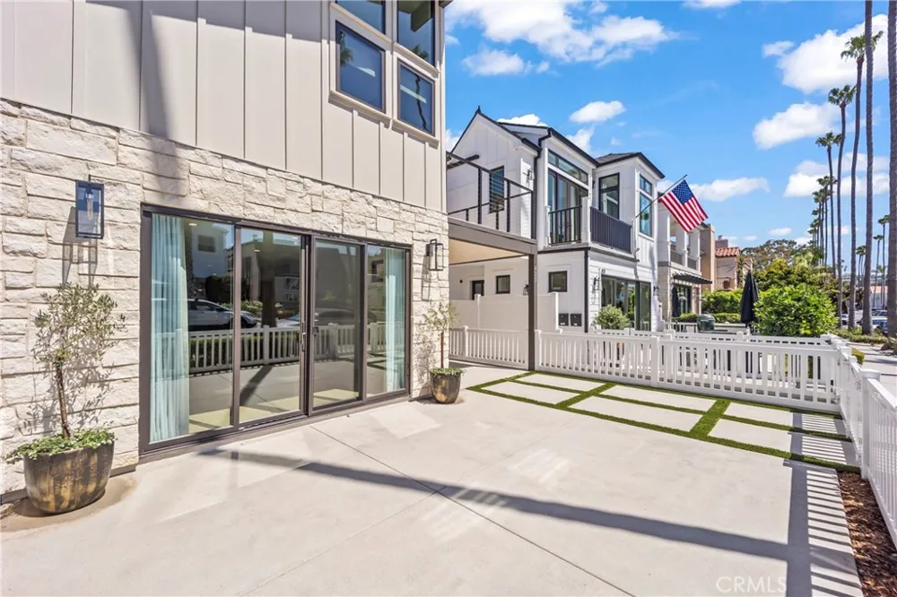 429 Goldenrod Corona del Mar, CA 92625