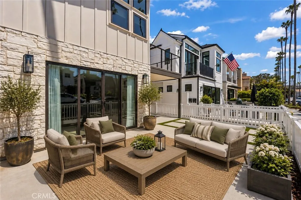 429 Goldenrod Corona del Mar, CA 92625