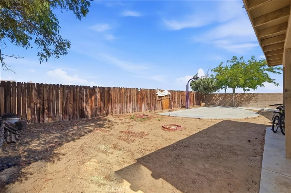 15290 Alexandria Adelanto, CA 92301