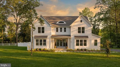 916 WOODWARD LANE