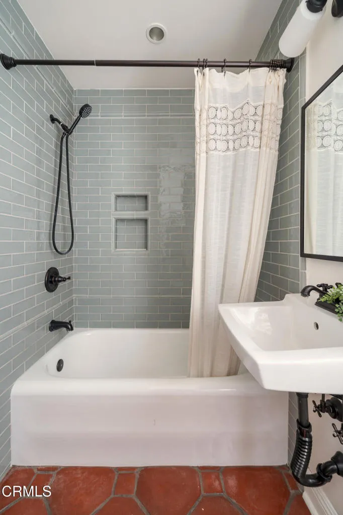 3022 Altura Avenue La Crescenta, CA 91214