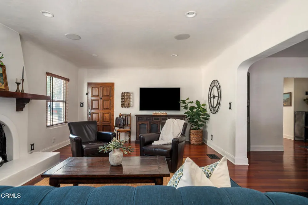 3022 Altura Avenue La Crescenta, CA 91214