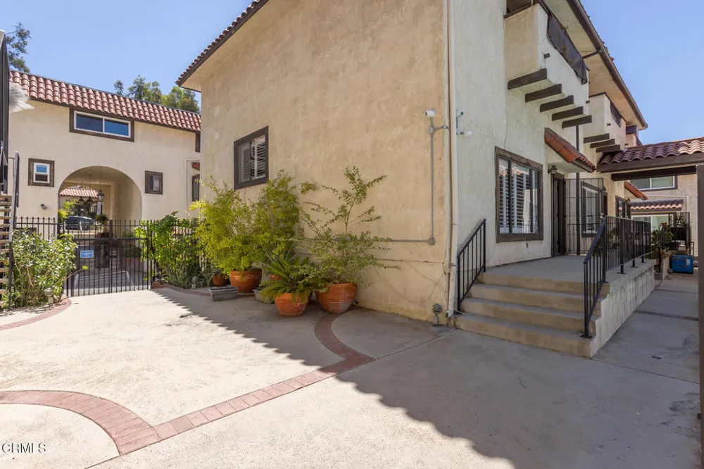10141 Samoa Avenue #11 Tujunga, CA 91042