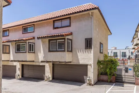10141 Samoa Avenue #11