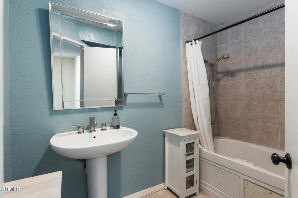 10141 Samoa Avenue #11 Tujunga, CA 91042