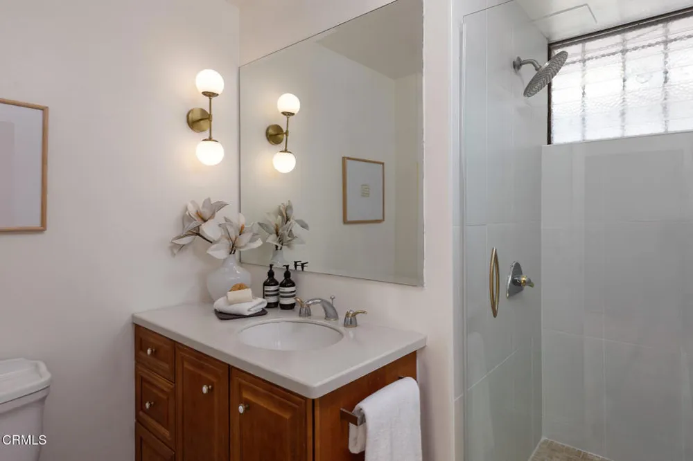 1437 Hillside Drive Glendale, CA 91208