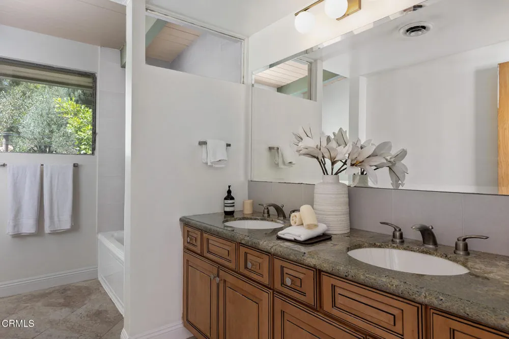 1437 Hillside Drive Glendale, CA 91208