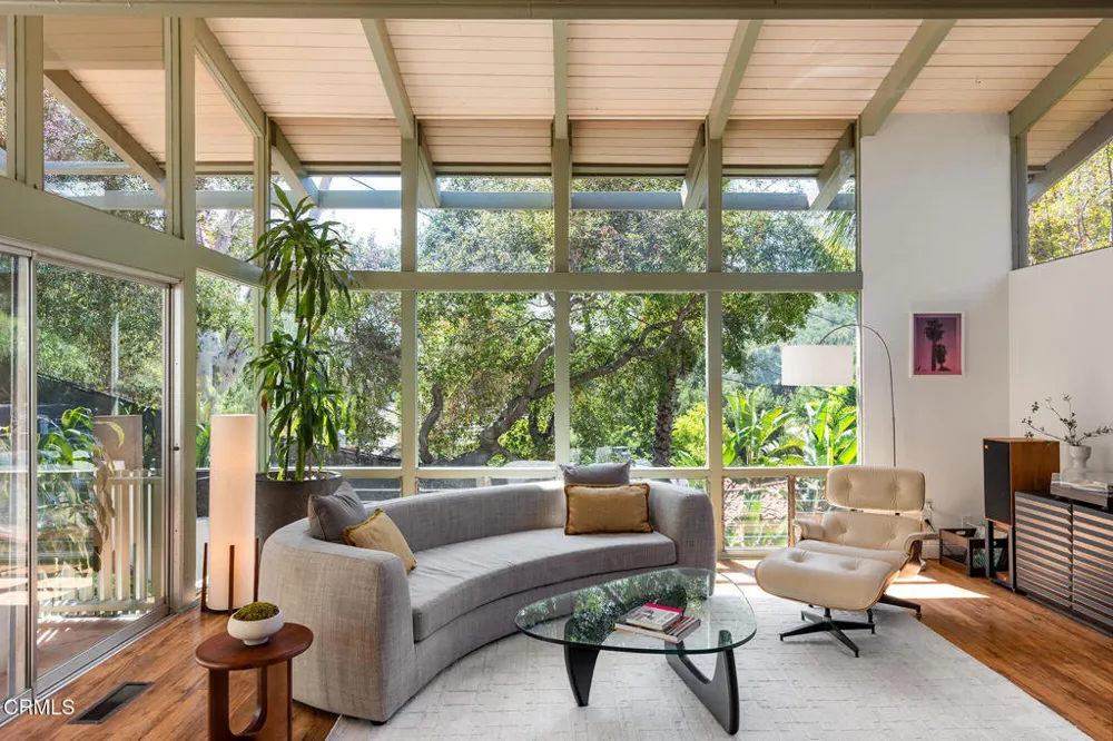 1437 Hillside Drive Glendale, CA 91208