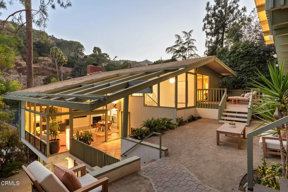1437 Hillside Drive Glendale, CA 91208