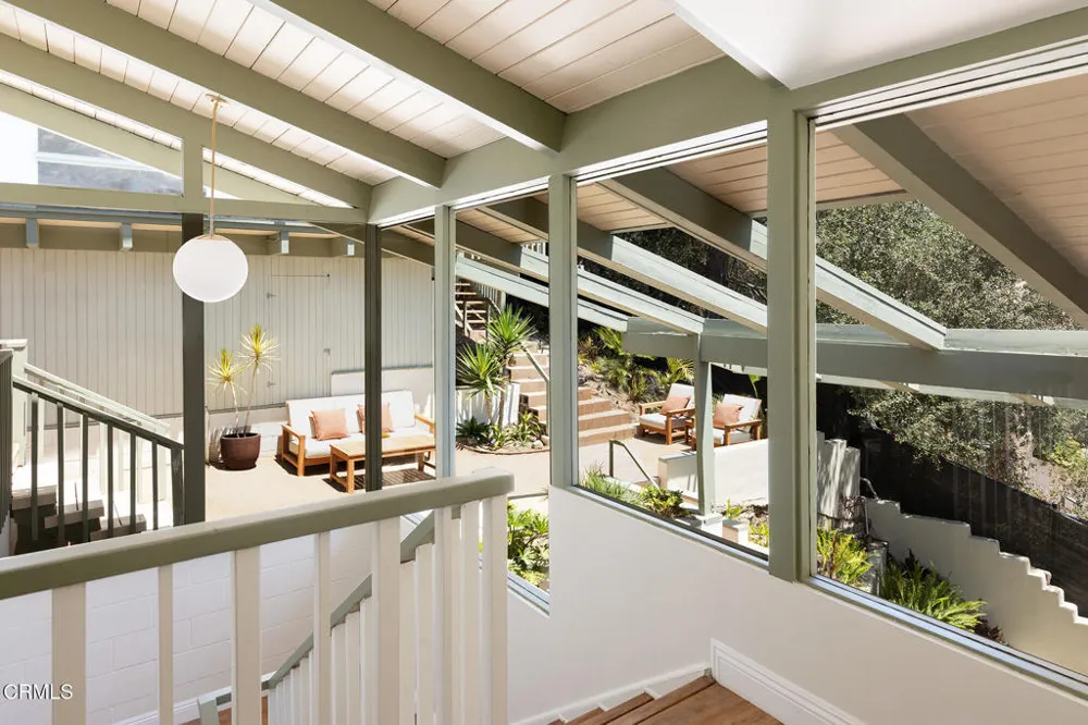 1437 Hillside Drive Glendale, CA 91208