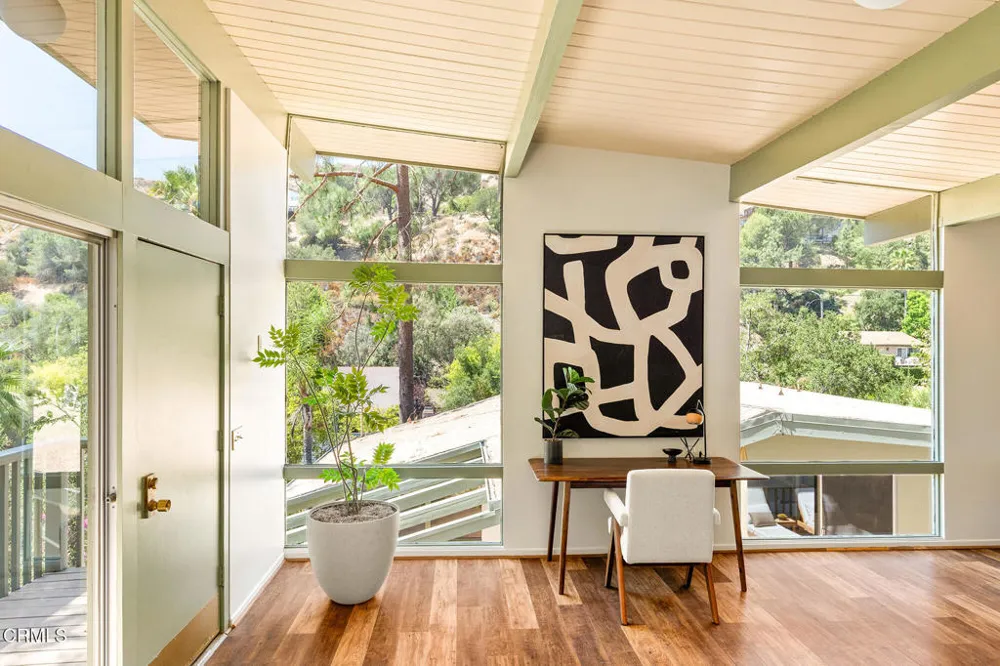 1437 Hillside Drive Glendale, CA 91208