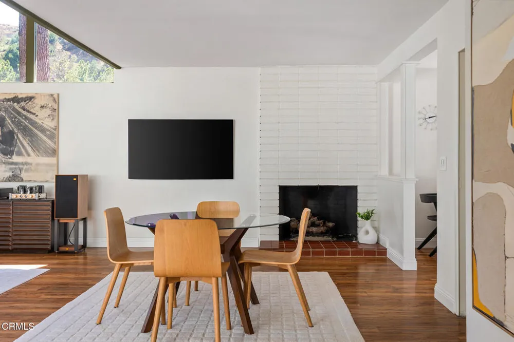 1437 Hillside Drive Glendale, CA 91208