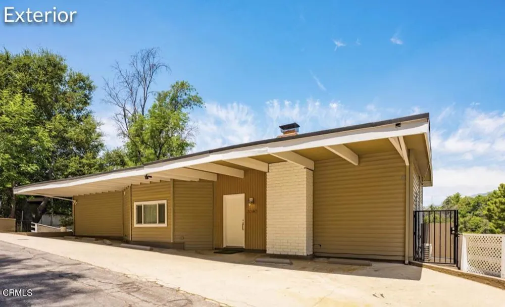 2040 Hilldale Drive La Canada Flintridge, CA 91011