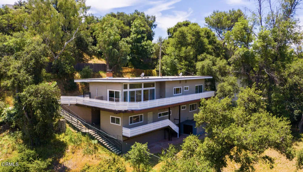2040 Hilldale Drive La Canada Flintridge, CA 91011