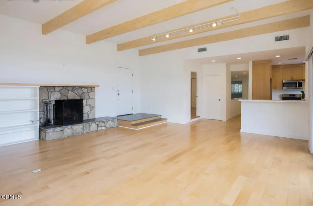 2040 Hilldale Drive La Canada Flintridge, CA 91011