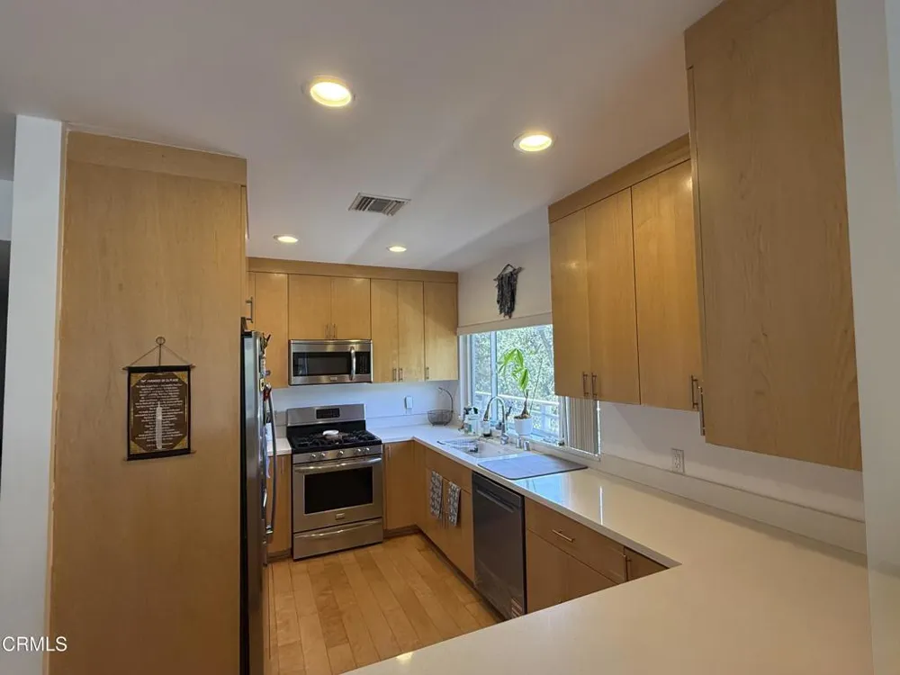 2040 Hilldale Drive La Canada Flintridge, CA 91011
