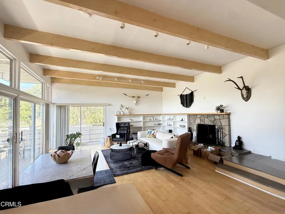 2040 Hilldale Drive La Canada Flintridge, CA 91011
