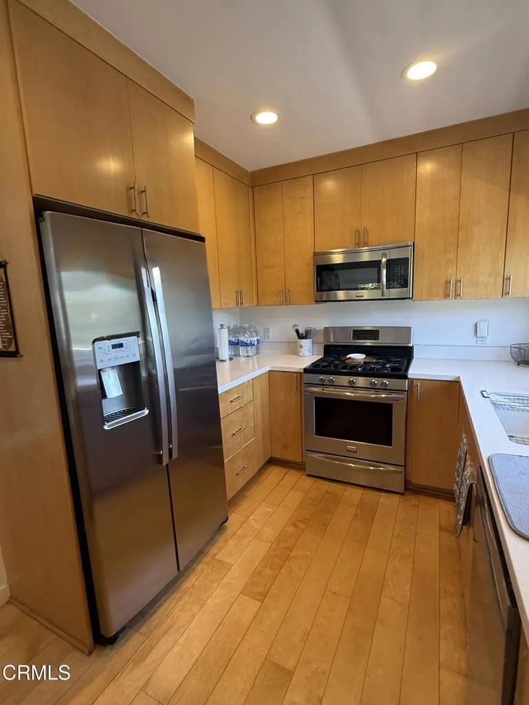 2040 Hilldale Drive La Canada Flintridge, CA 91011