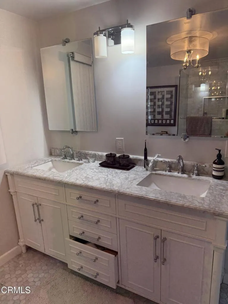 2040 Hilldale Drive La Canada Flintridge, CA 91011