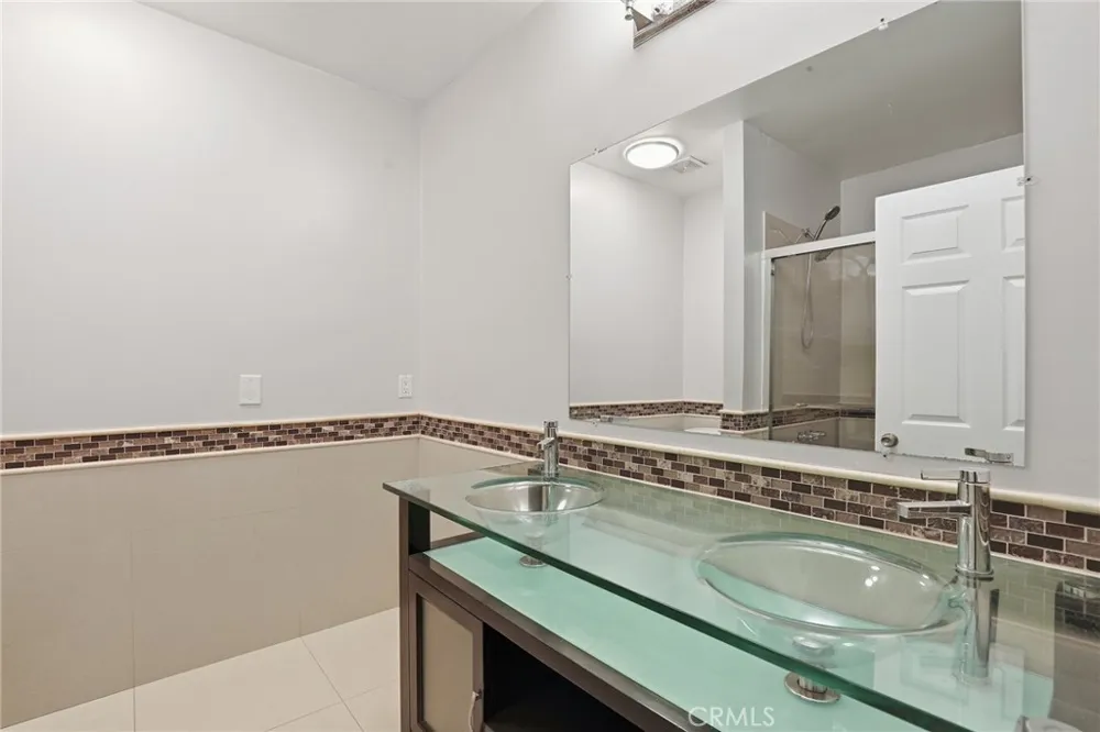 4189 Vineland Avenue #111 Studio City, CA 91602