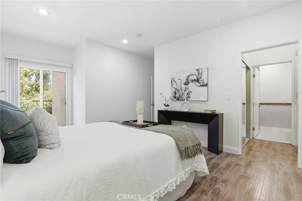 4189 Vineland Avenue #111 Studio City, CA 91602