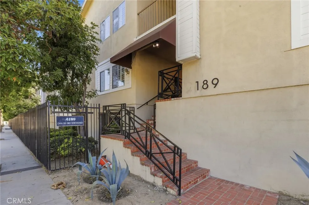 4189 Vineland Avenue #111 Studio City, CA 91602