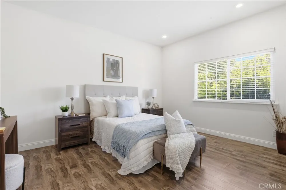 4189 Vineland Avenue #111 Studio City, CA 91602