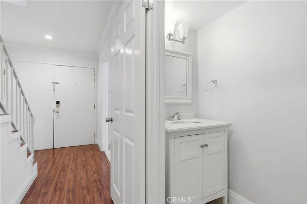 4189 Vineland Avenue #111 Studio City, CA 91602