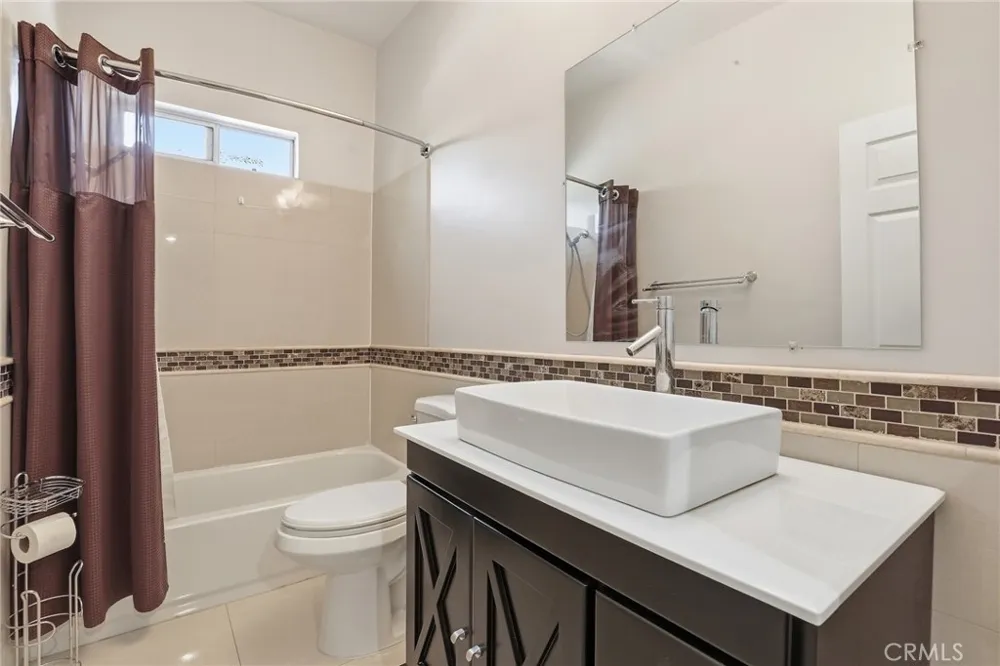 4189 Vineland Avenue #111 Studio City, CA 91602