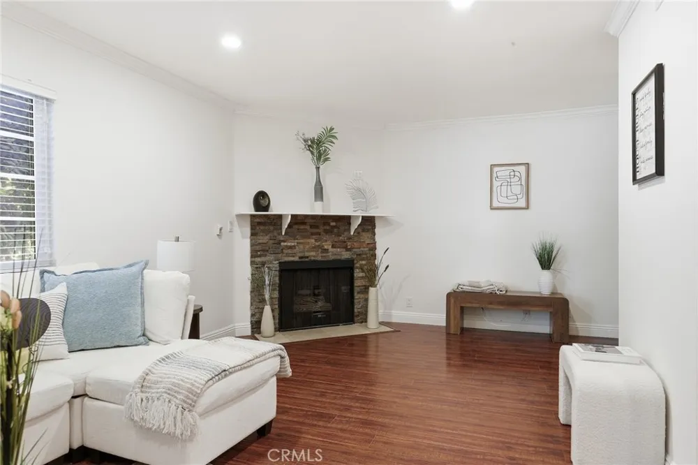 4189 Vineland Avenue #111 Studio City, CA 91602