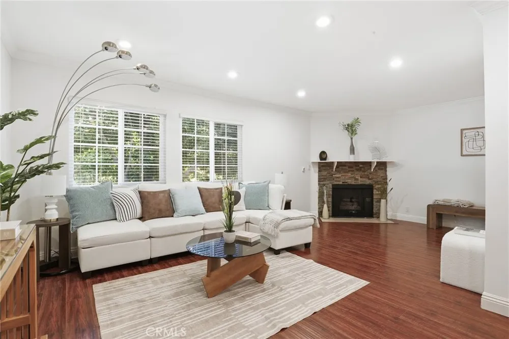 4189 Vineland Avenue #111 Studio City, CA 91602
