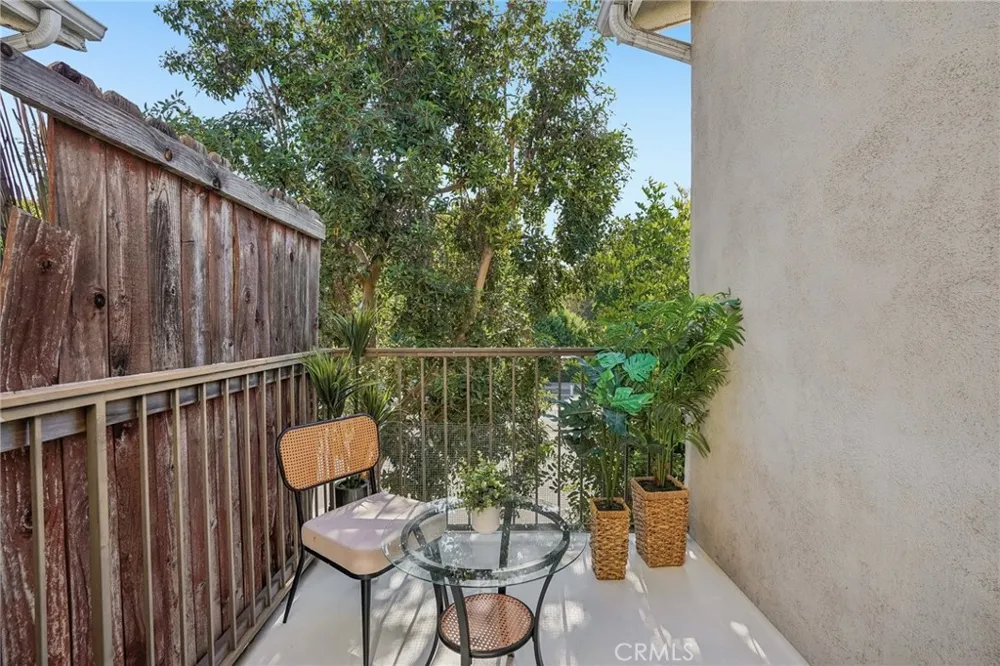 4189 Vineland Avenue #111 Studio City, CA 91602