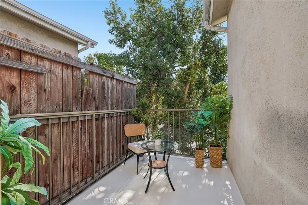 4189 Vineland Avenue #111 Studio City, CA 91602