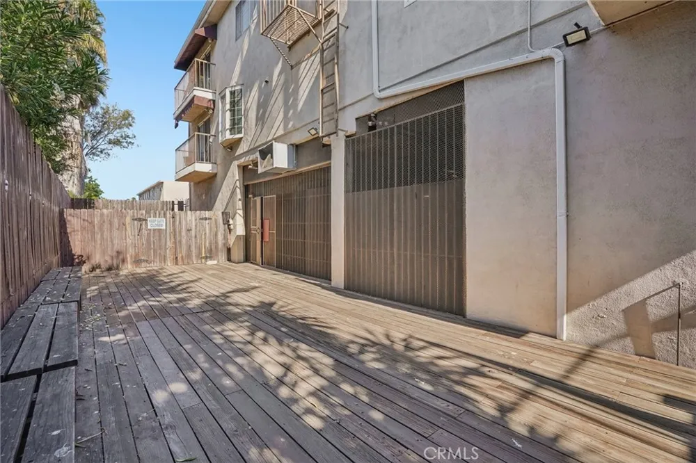 4189 Vineland Avenue #111 Studio City, CA 91602