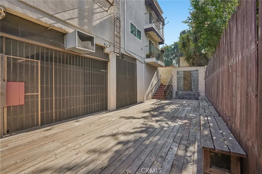 4189 Vineland Avenue #111 Studio City, CA 91602