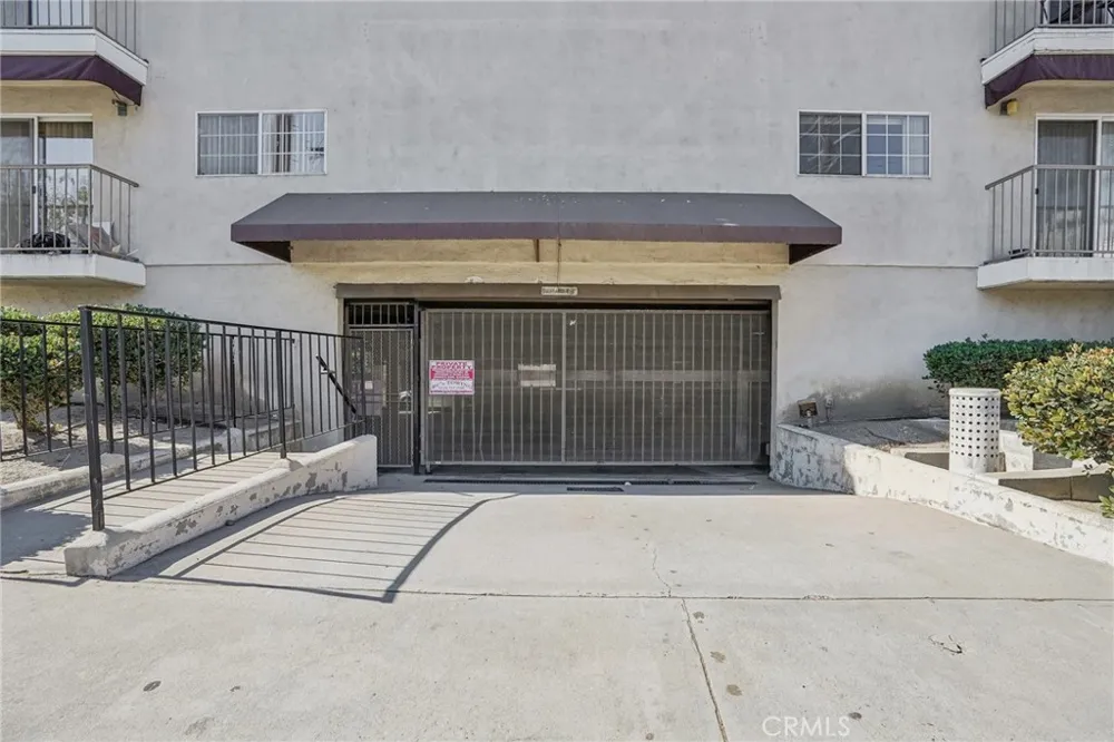 4189 Vineland Avenue #111 Studio City, CA 91602
