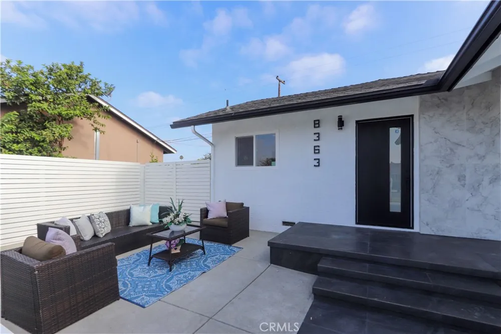 8363 Palais Stanton, CA 90680