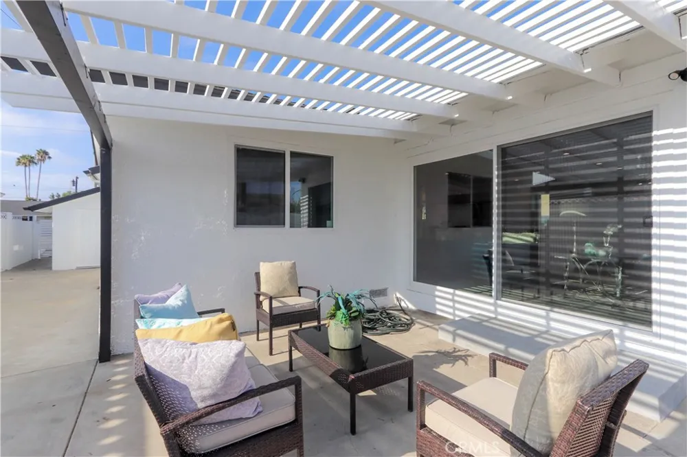 8363 Palais Stanton, CA 90680