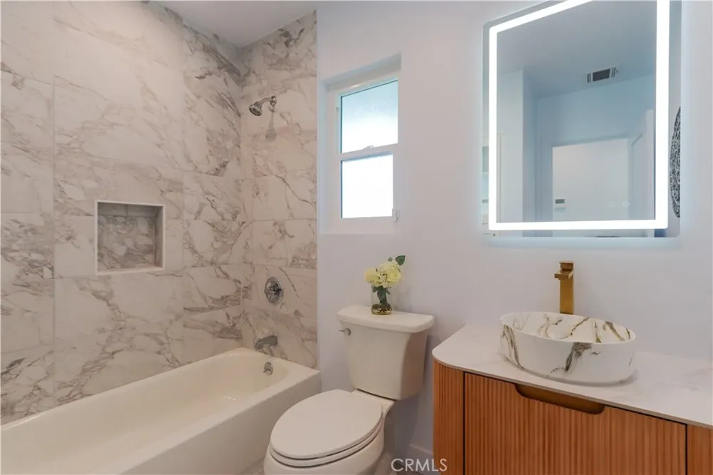 8363 Palais Stanton, CA 90680