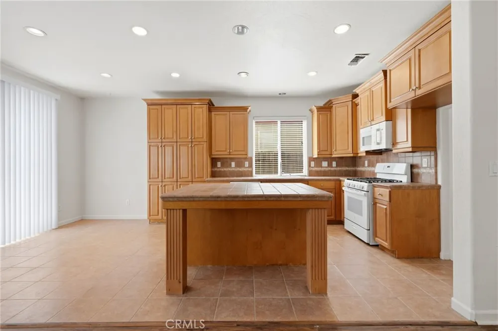 3125 W Delta Visalia, CA 93291