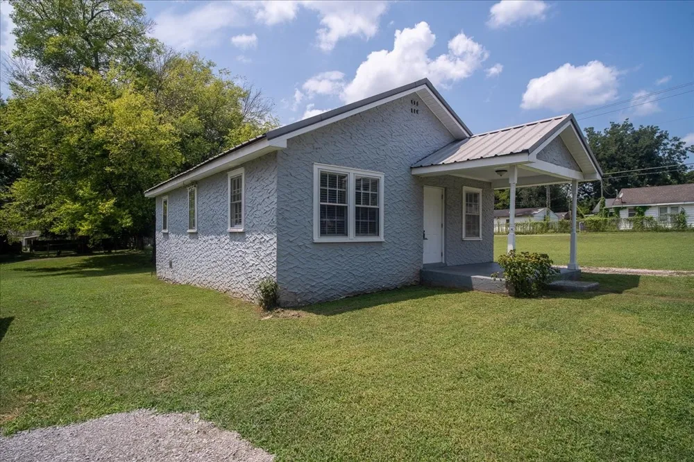 204 S Spurr St Florence, AL 35630