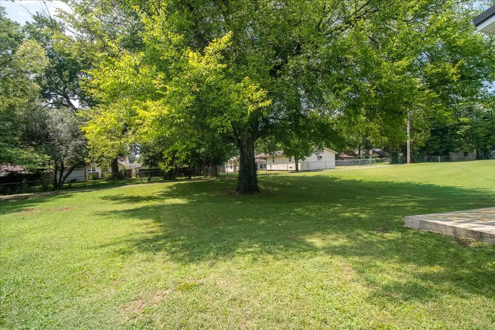 204 S Spurr St Florence, AL 35630